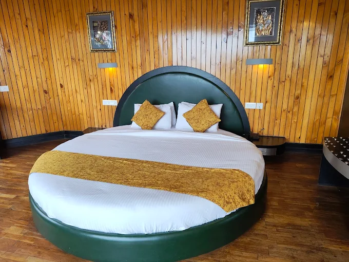 Clean hotel rooms with modern amenities in Kodaikanal