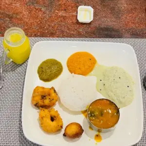 Guest dining and service experience at Vinayaga by Poppys Rameswaram